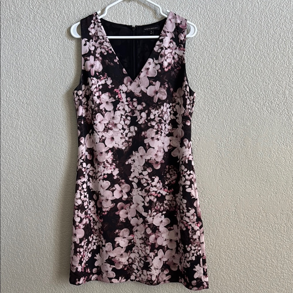 Banana Republic Pink and White floral V-Neck Sheath Mini Dress